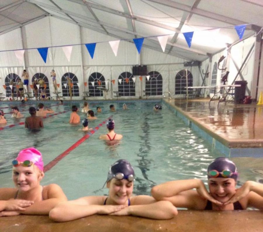 Weagle swimmers (L-R) Marta Stevenson, Sydnie Rouleau and Maggie Greer