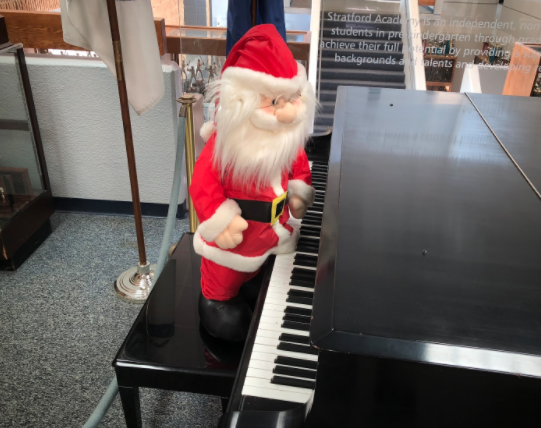 SANTA SIGHTING @ Piano in the Lobby