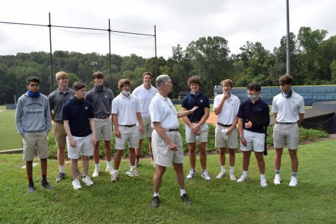 Baseball legend Bobby Hendley visits sports journalism class